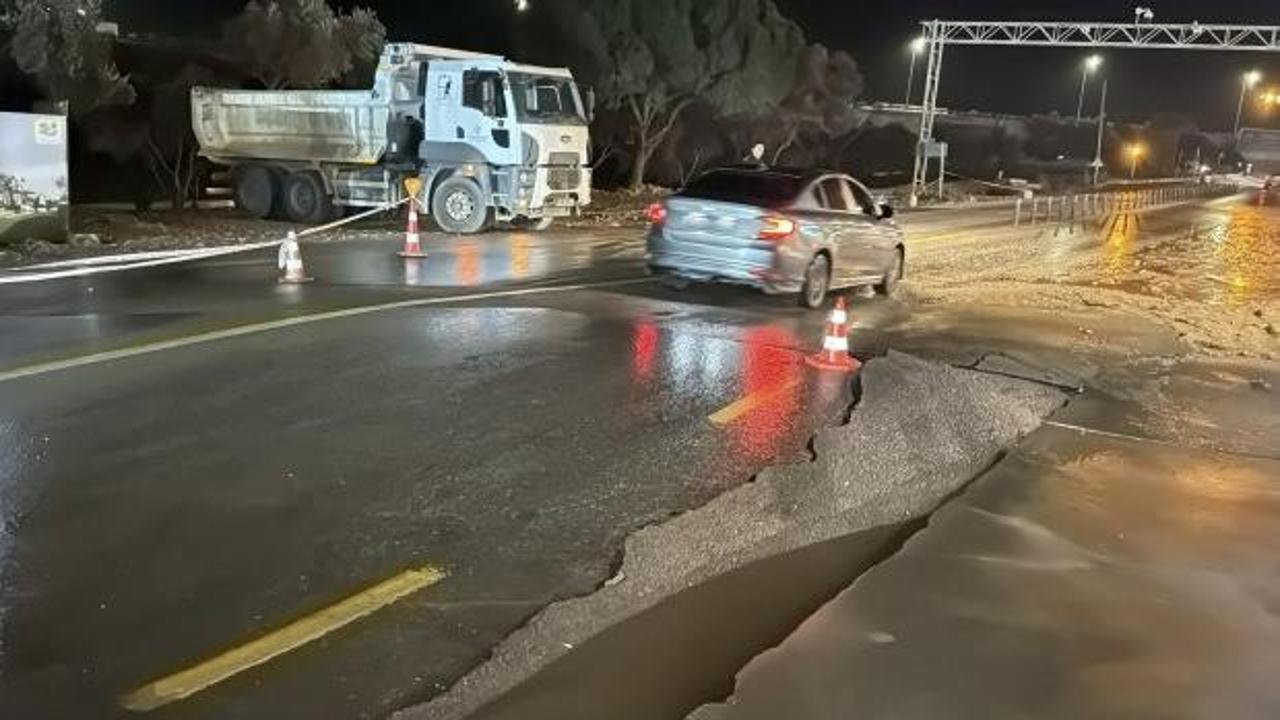 Bodrum'da su hattı patlaması sonucu asfalt &ccedil;&ouml;kt&uuml;