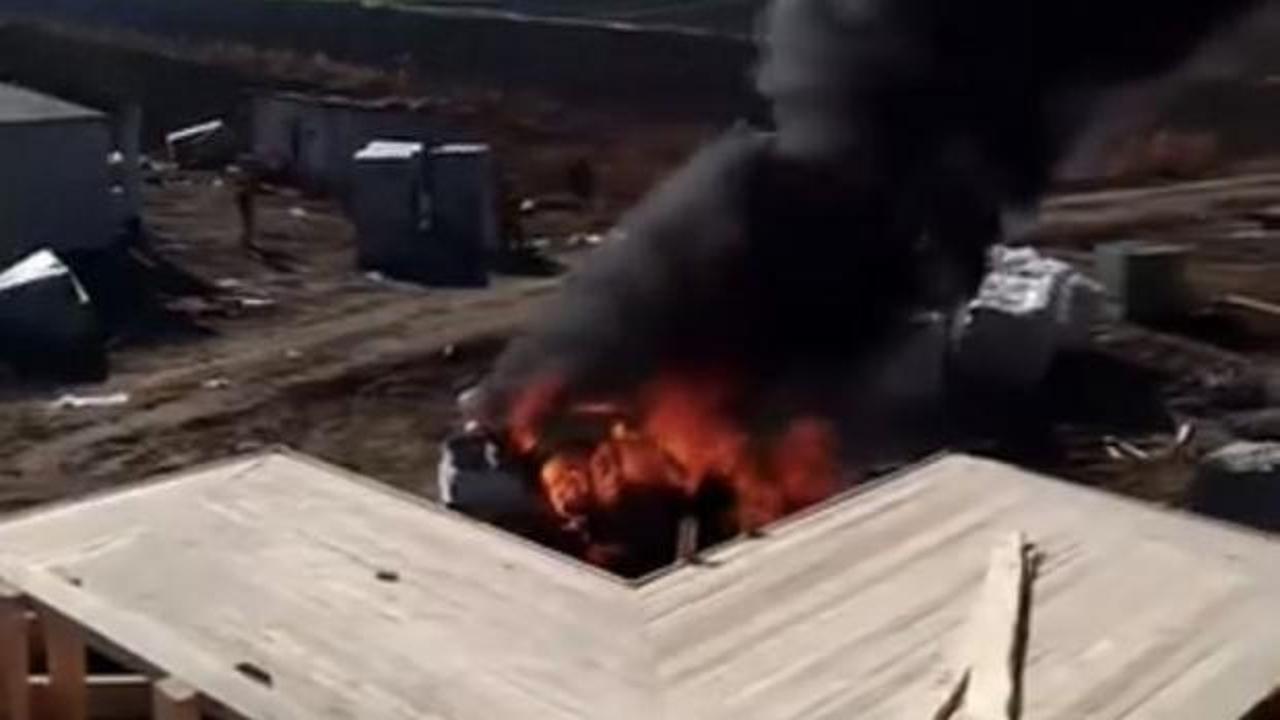 Elazığ&rsquo;da park halindeki ara&ccedil; alev alev yandı