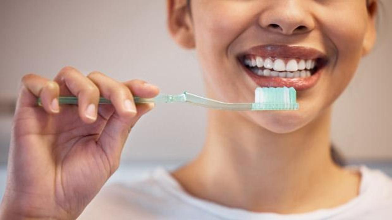 Evde doğal yollarla diş beyazlatma y&ouml;ntemleri