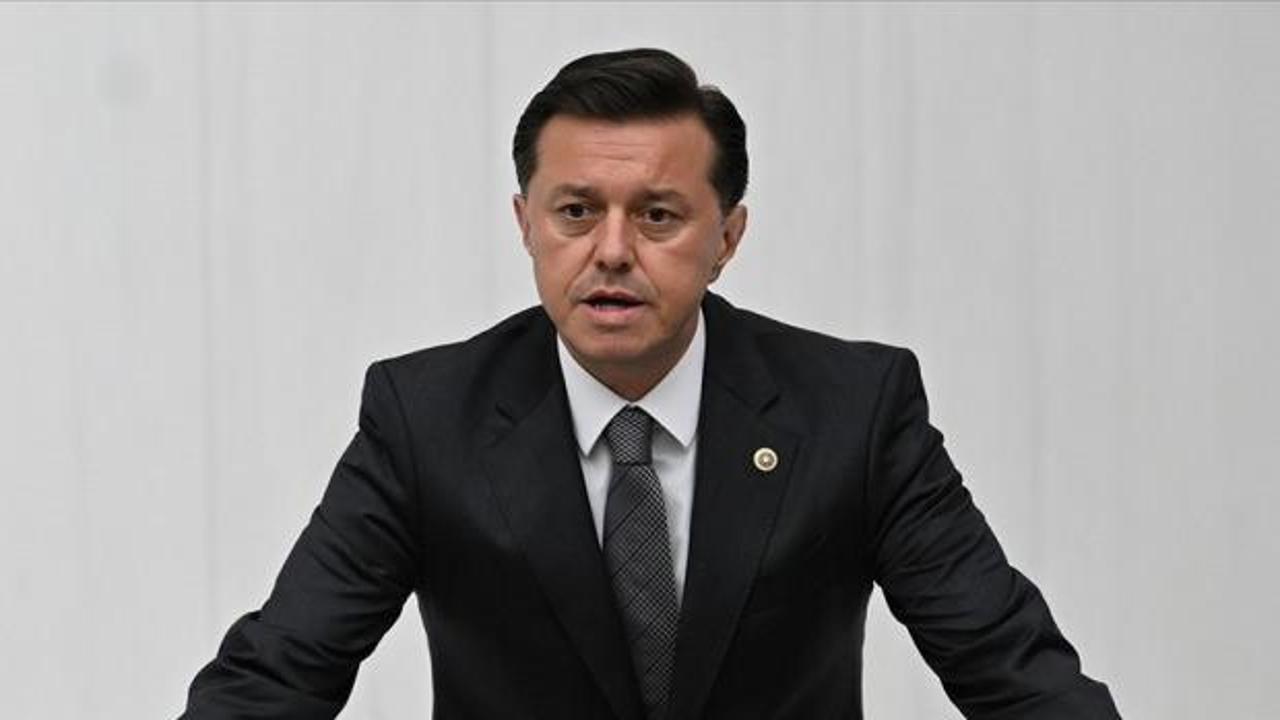 AK Partili Hatipoğlu'ndan &Ouml;zg&uuml;r &Ouml;zel'e sert tepki: Mezar başında rakı i&ccedil;mek rezalettir