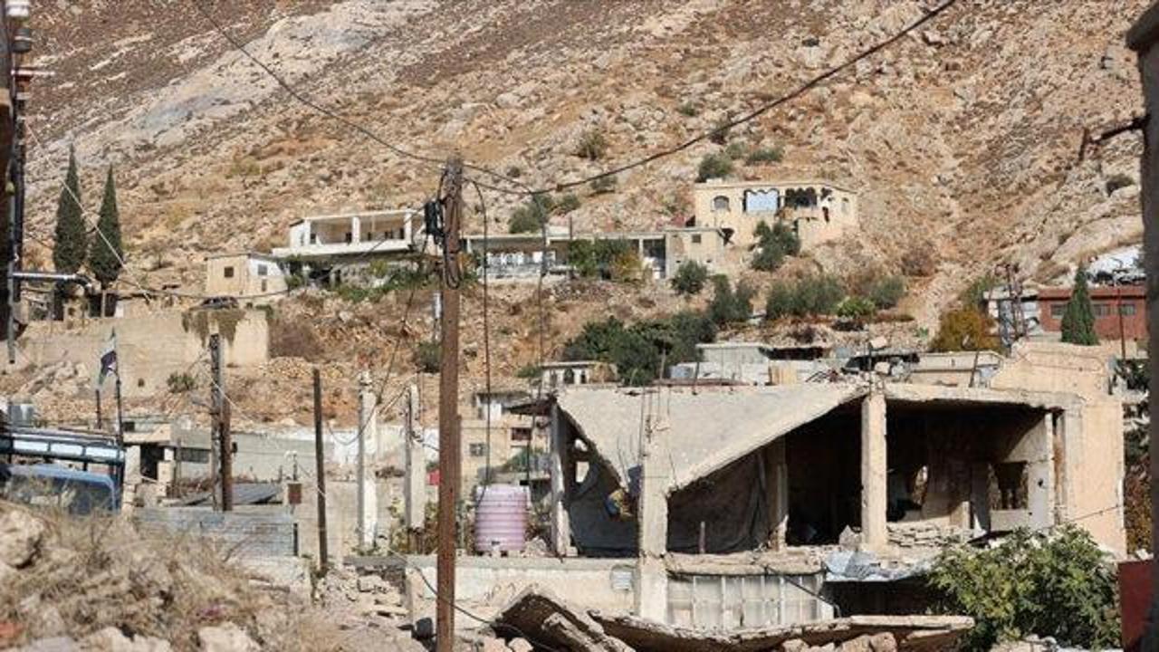 İsrail'den Suriye'de ikinci ihlal: K&ouml;ye baskın d&uuml;zenledi