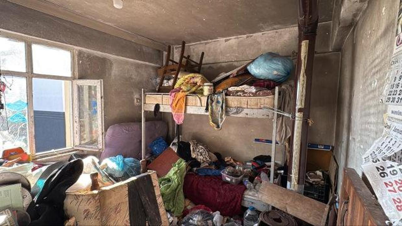 Akılalmaz g&ouml;r&uuml;nt&uuml;! Eve giren ekipler şoke oldu