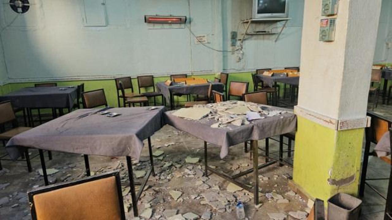 Kıraathanede tavandan kopan sıva par&ccedil;aları m&uuml;şterilerin &uuml;zerine d&uuml;şt&uuml;: 2 yaralı