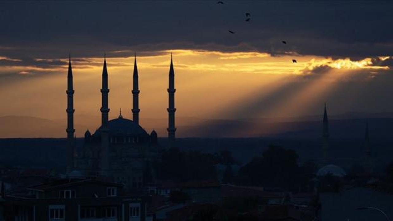 Mukaddes &uuml;&ccedil; aylar yarın başlıyor