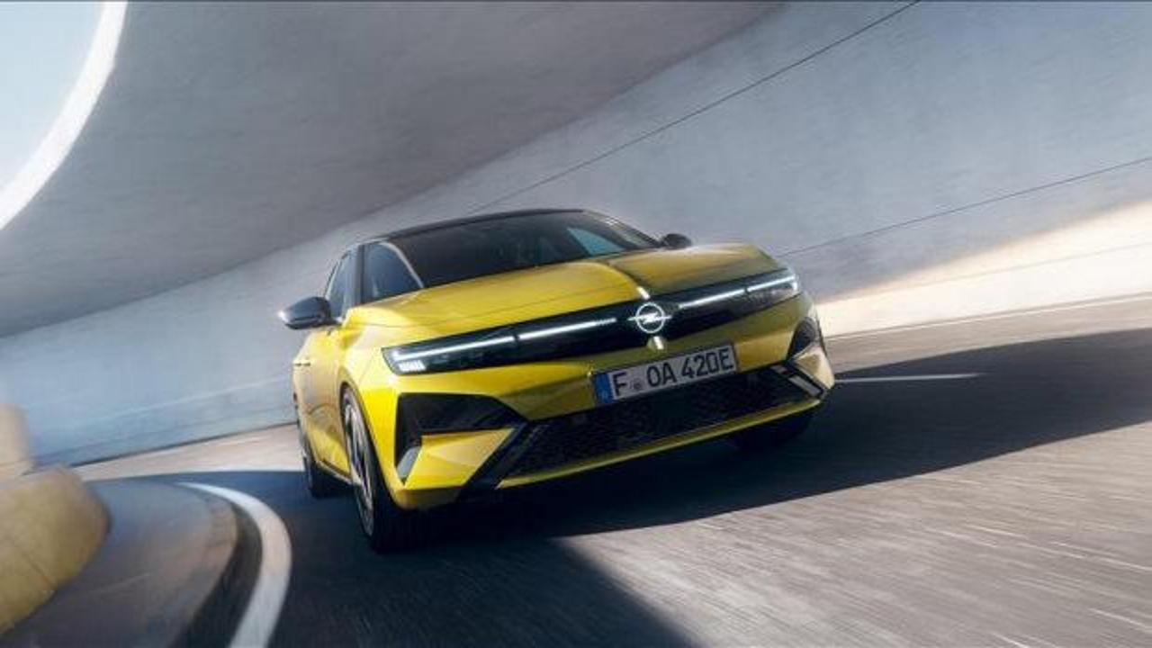 Opel yeni Astra modeli g&ouml;r&uuml;c&uuml;ye &ccedil;ıktı
