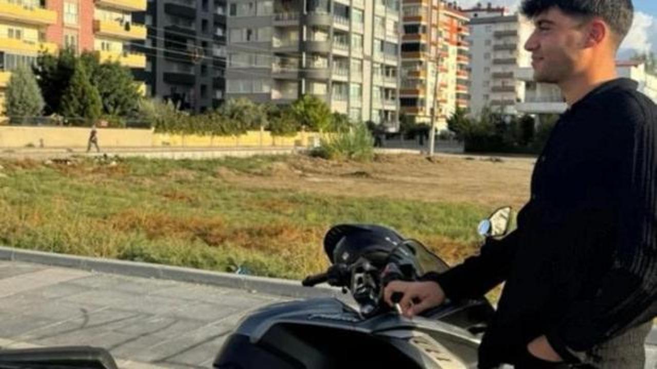 Otomobil ile &ccedil;arpışan motosikletin s&uuml;r&uuml;c&uuml;s&uuml; &ouml;ld&uuml;