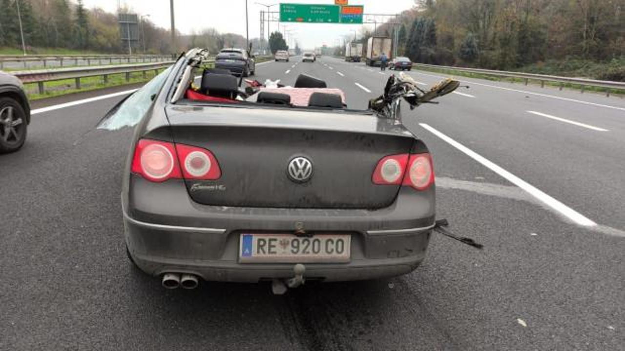 Otoyolda otomobil &ccedil;ekiciye &ccedil;arptı: &Ouml;l&uuml; ve yaralı var