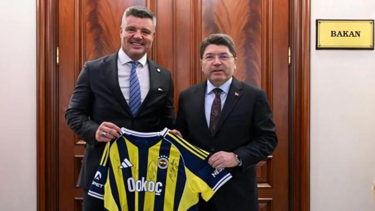 F.Bah&ccedil;e'den Adalet Bakanı Yılmaz Tun&ccedil;'a hediye edilen forma i&ccedil;in 'Mert Hakan' a&ccedil;ıklaması