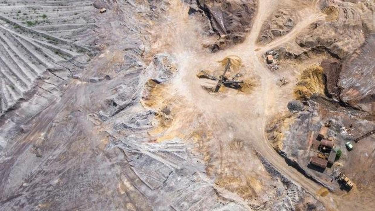 Suudi Arabistan'da dudak u&ccedil;uklatan keşif! 11 milyon tonluk g&uuml;m&uuml;ş rezervi bulundu