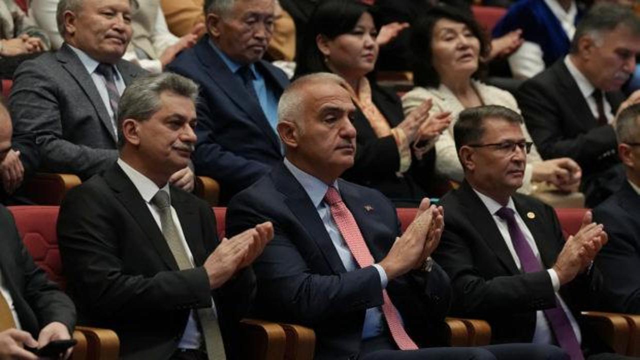 T&uuml;rk diline hizmet edenler &ouml;d&uuml;llendirildi!