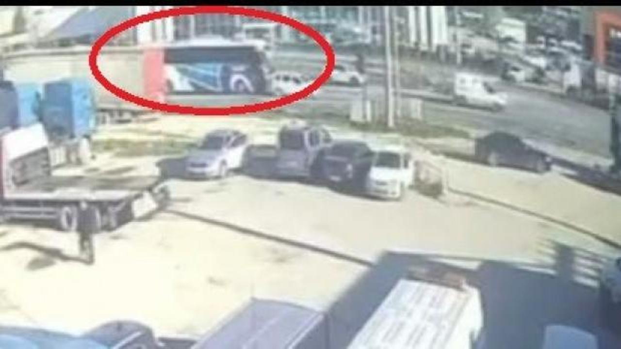 Ani fren faciası: Yolcu otob&uuml;s&uuml; otomobili metrelerce savurdu