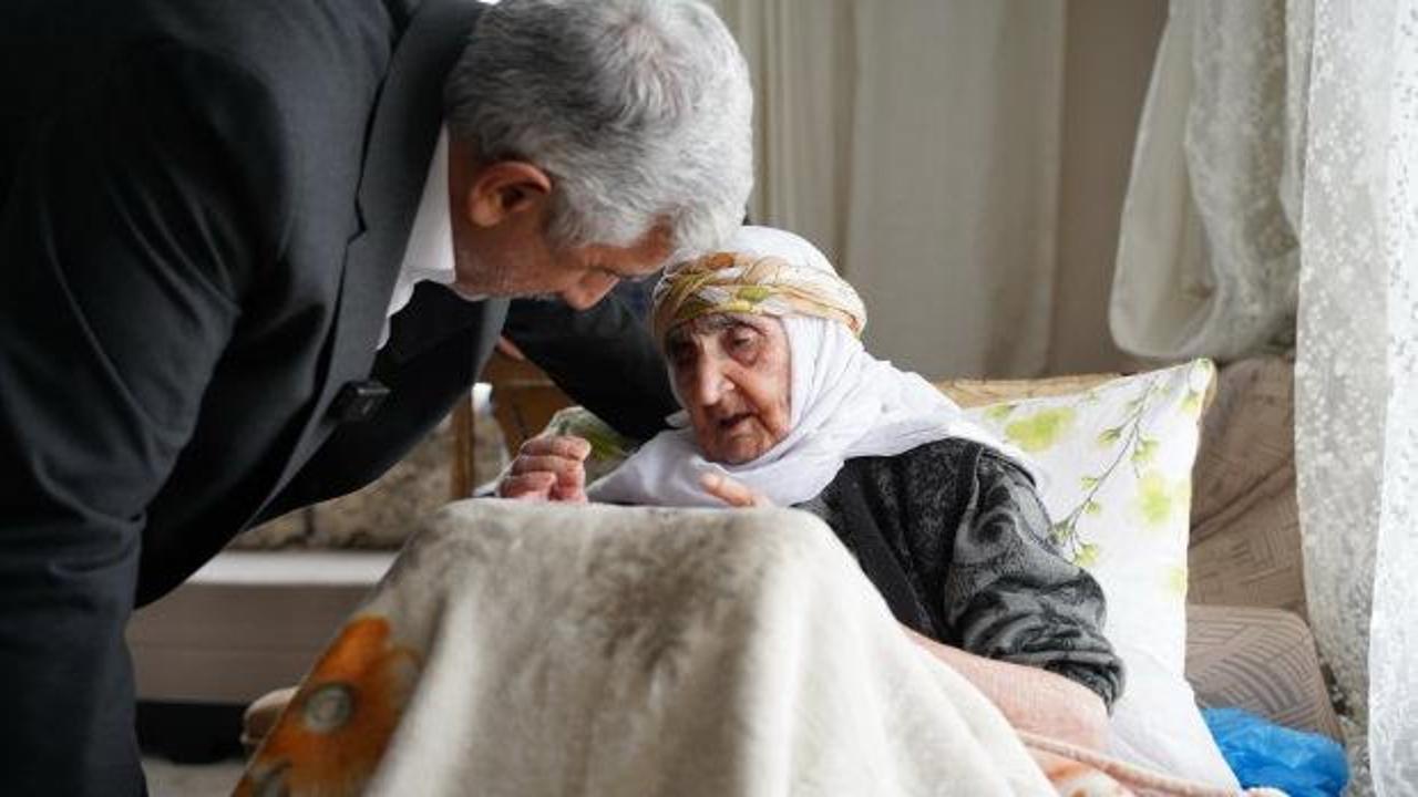 105 yaşındaki Hanım nine, AK Parti'ye &uuml;ye oldu!