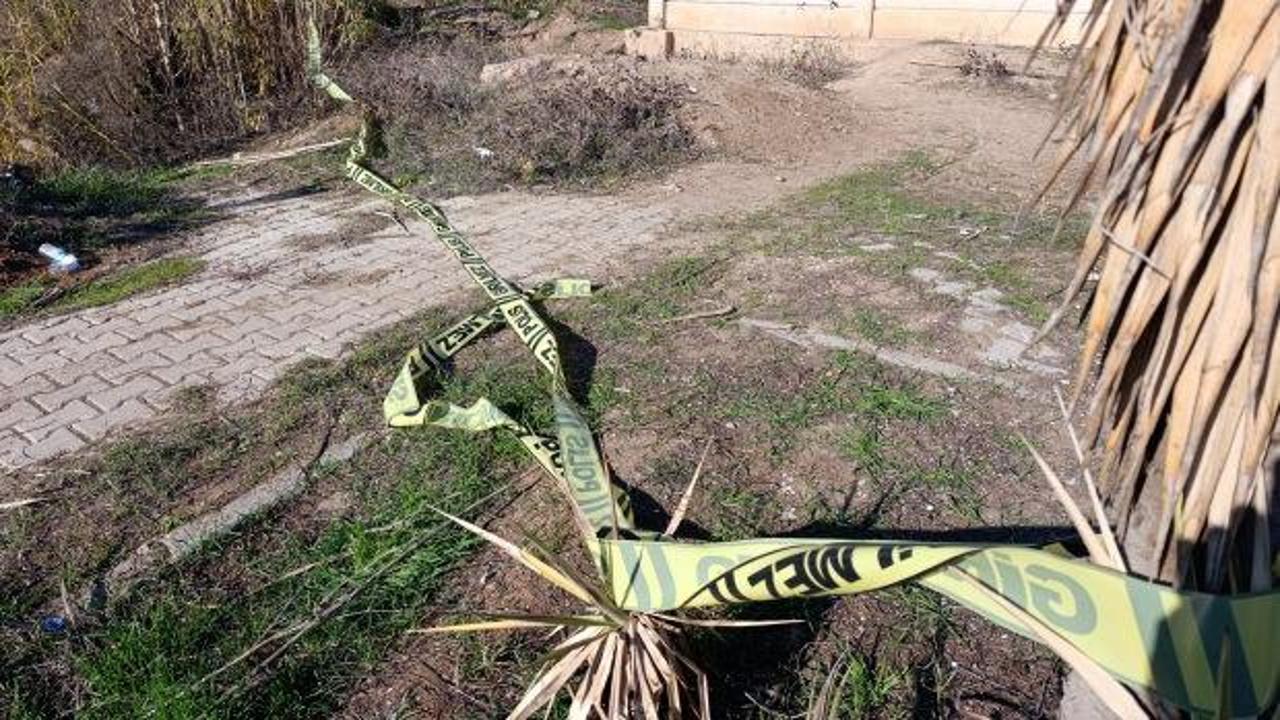 Adana'da yol kenarında kadın cesedi bulundu