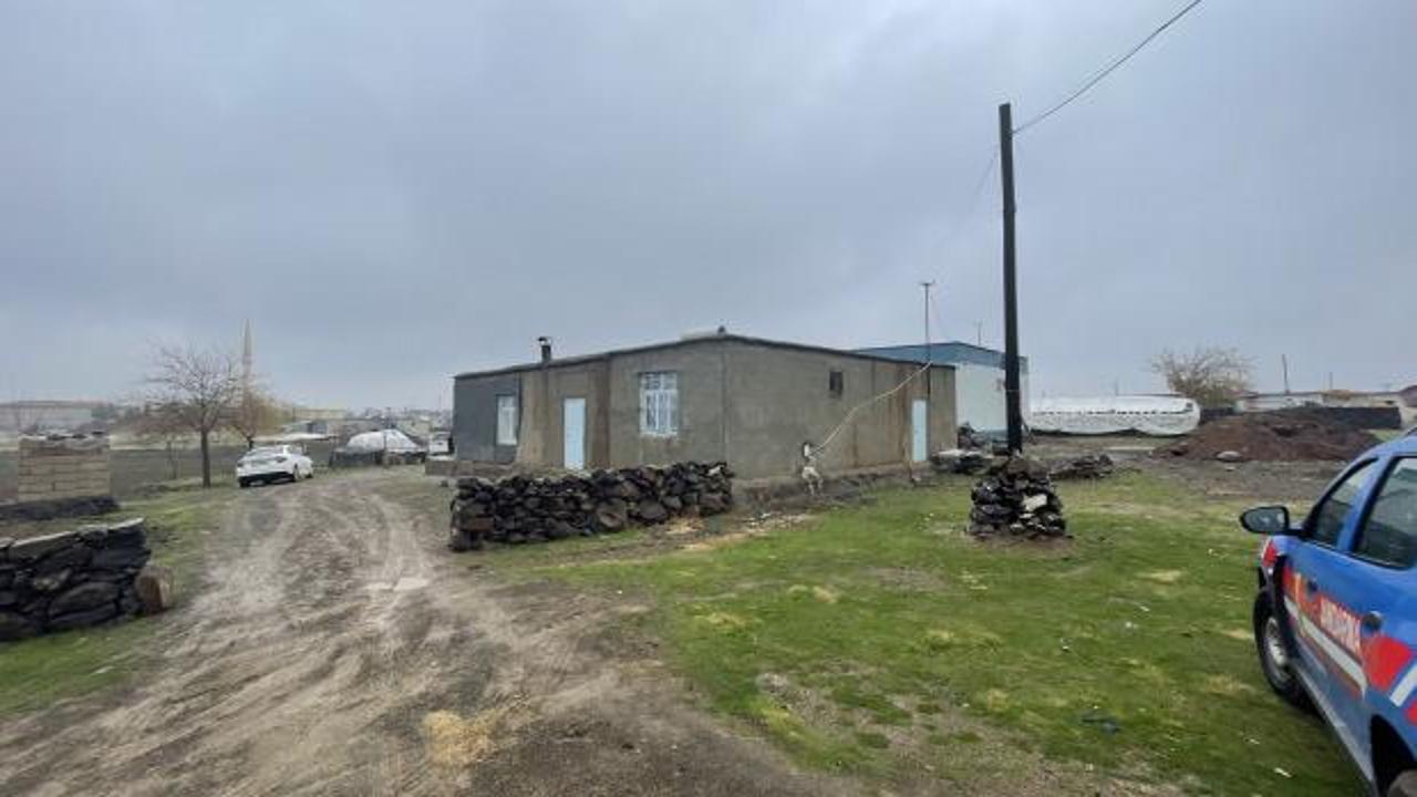 Aile faciası: Tartıştığı eşini ve oğlunu &ouml;ld&uuml;rd&uuml;