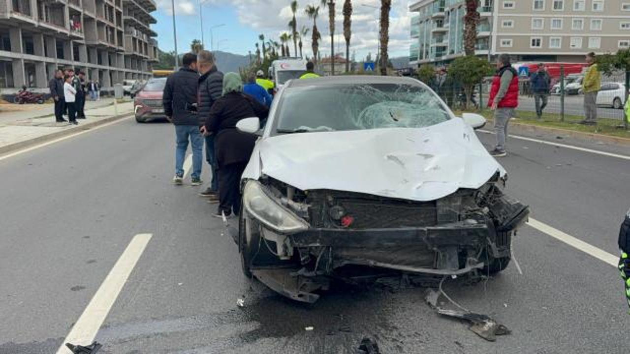 Ak&uuml;l&uuml; motosiklete otomobil &ccedil;arptı: 1 &ouml;l&uuml;!