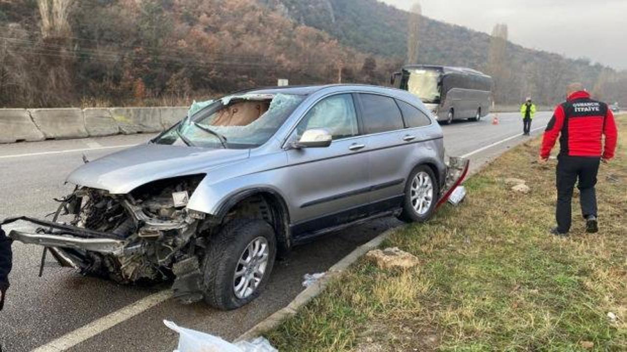 Amasya&rsquo;da lastiği patlayan otomobil takla attı: 3 yaralı