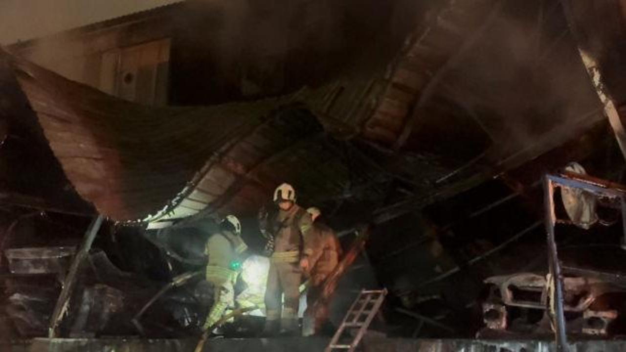 Başakşehir&rsquo;deki sanayi sitesinde yangın: T&uuml;m iş yeri alev alev 