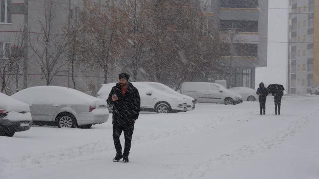 Kastamonu, Bitlis, Muş, Van... Kar bir gecede bastırdı: Y&uuml;zlerce k&ouml;y yolu ulaşıma kapandı