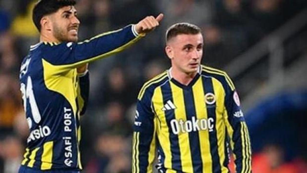 Eleştirilerin odağındaki Kerem Akt&uuml;rkoğlu ma&ccedil; bitince yıkıldı! G&uuml;ndem olan kare