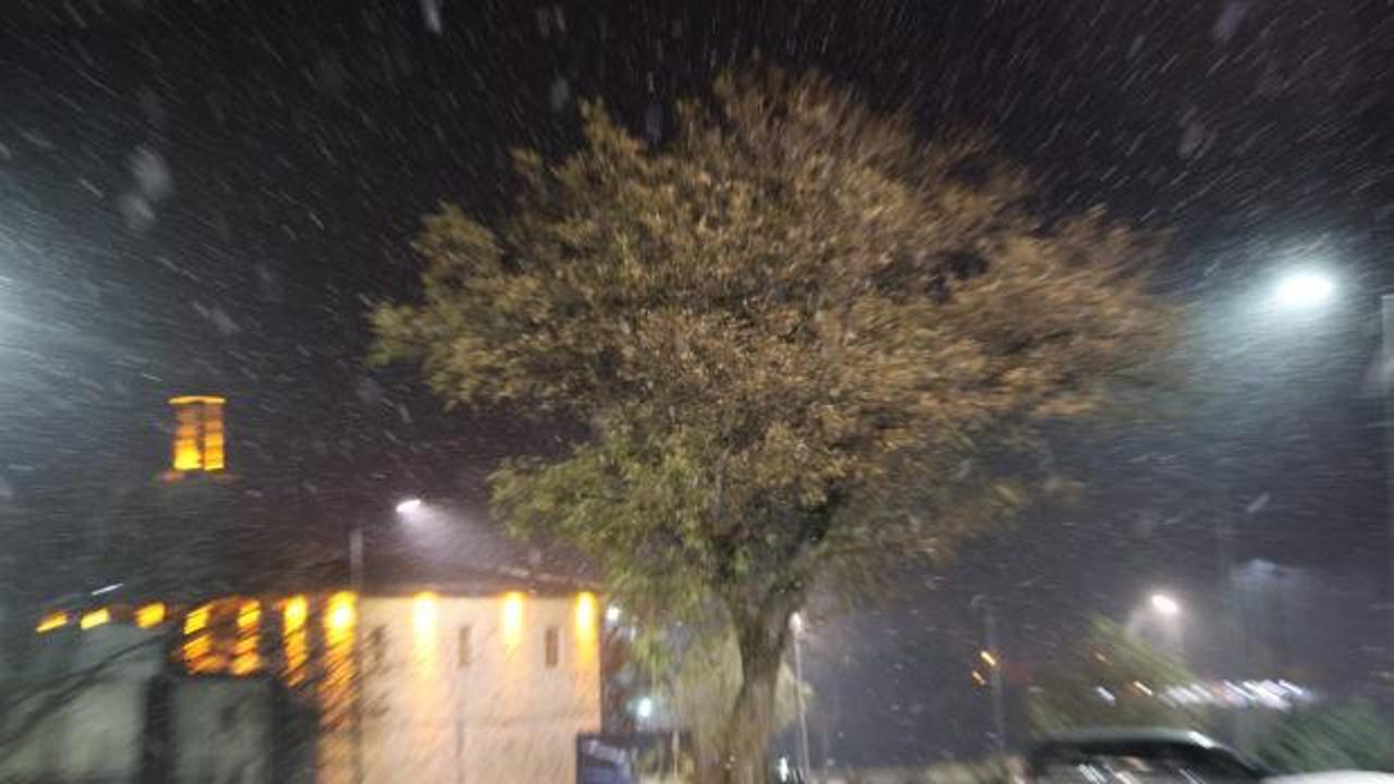 Elazığ'ın tarihi zirvesi Harput'ta kar yağışı başladı