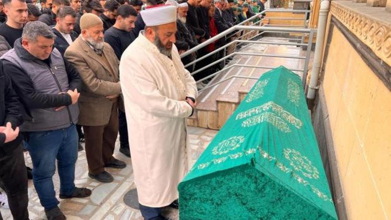 Kazada &ouml;len nişanlı &ccedil;ift yan yana toprağa verildi