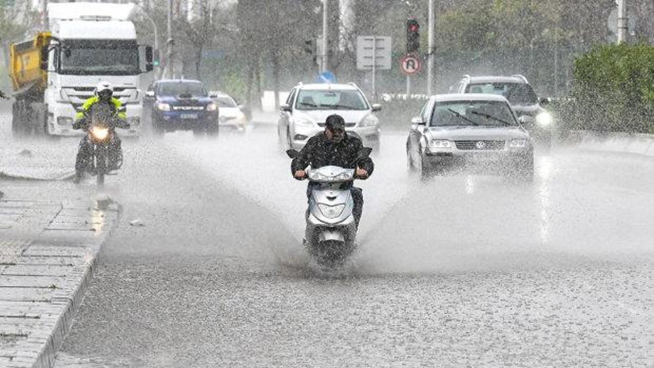 Meteoroloji uyarmıştı! İstanbul'da sağanak yağış başladı