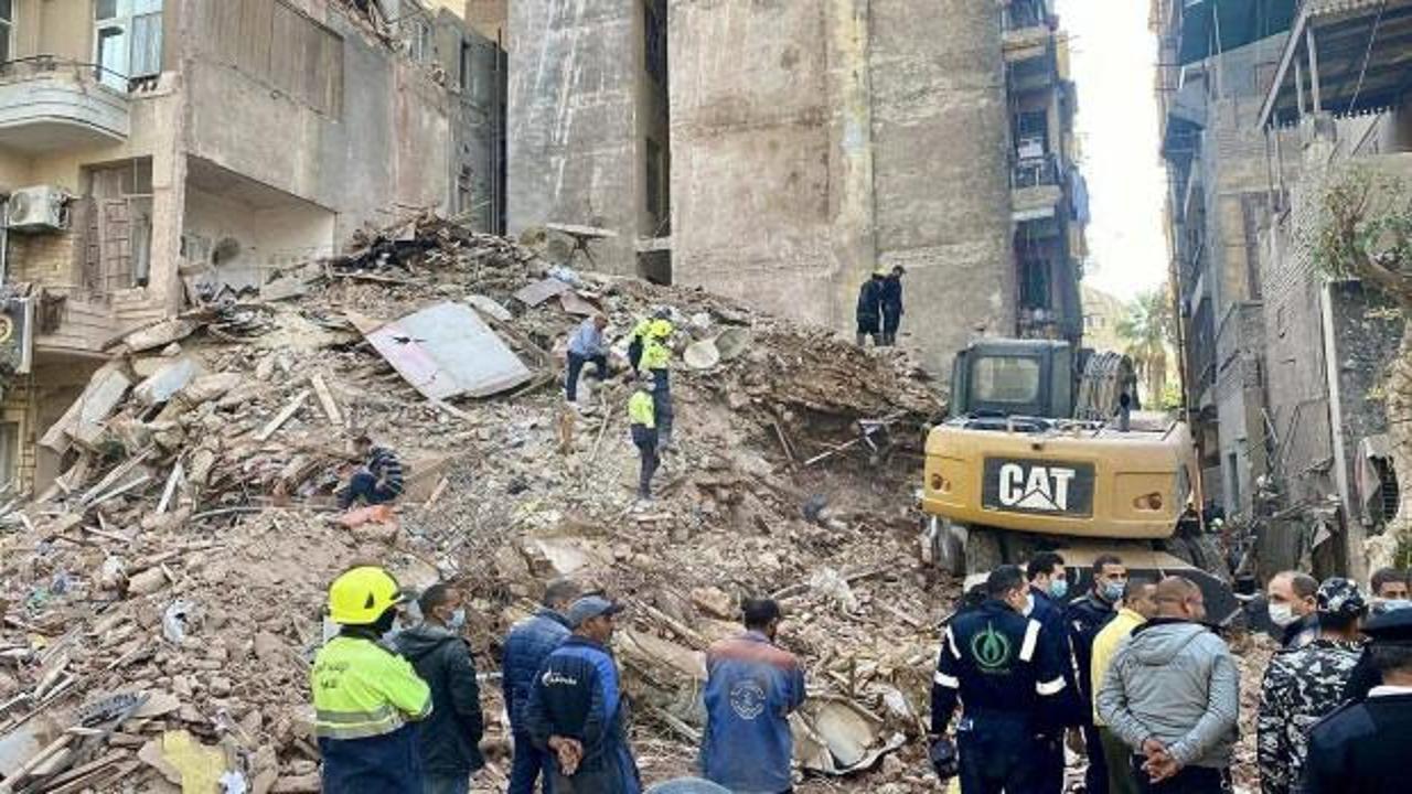 Mısır'da beş katlı bina yerle bir oldu! &Ccedil;ok sayıda &ouml;l&uuml; ve yaralı var!