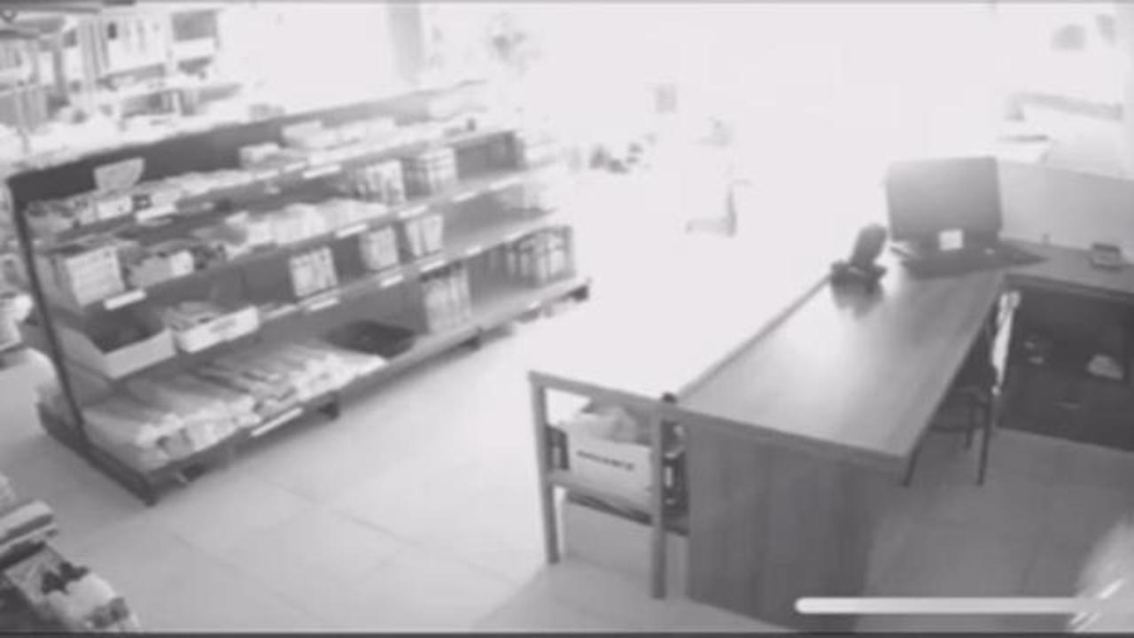 10 yıldır g&ouml;rmediği oğlunun borcu y&uuml;z&uuml;nden bombalı saldırıya uğradı