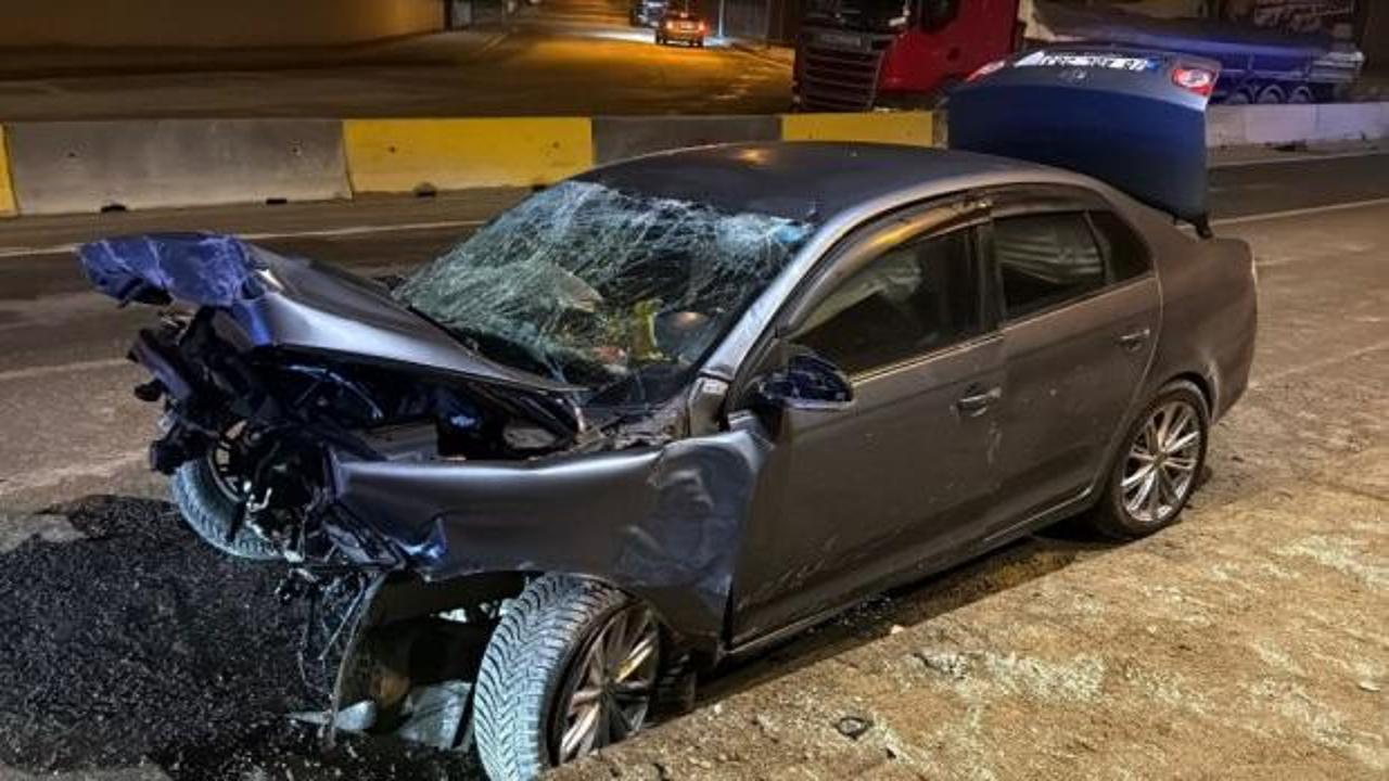 Polisin 'dur' ihtarına uymadı, ka&ccedil;arken kaza yaptı: Yaralılar var