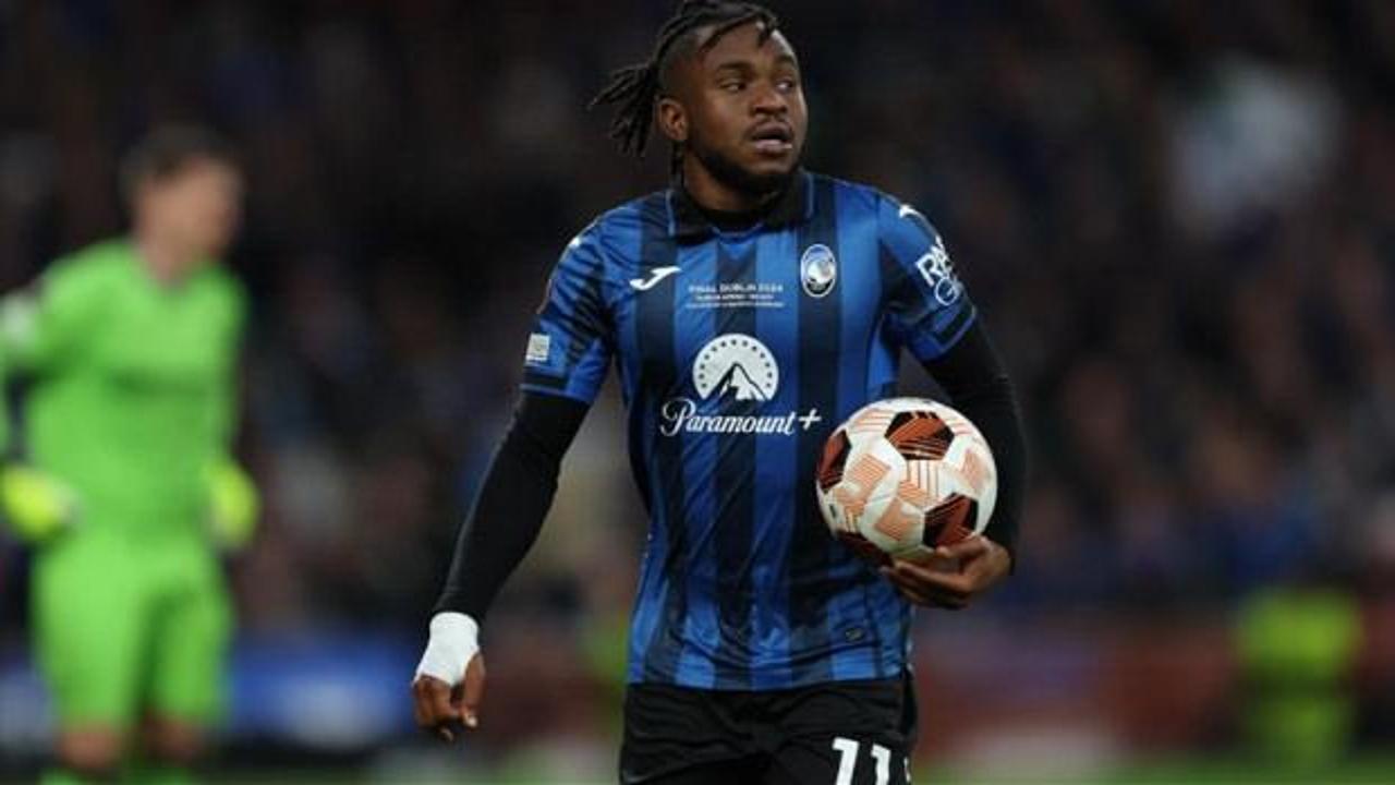 Tam da 'Galatasaray' derken: Lookman sağ g&ouml;sterip sol vurdu