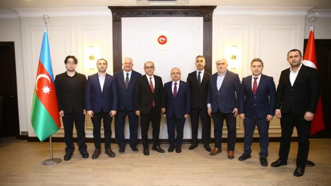 T&uuml;rk gazetecilere "Azerbaycan Basınının 150. Yılı" madalyası