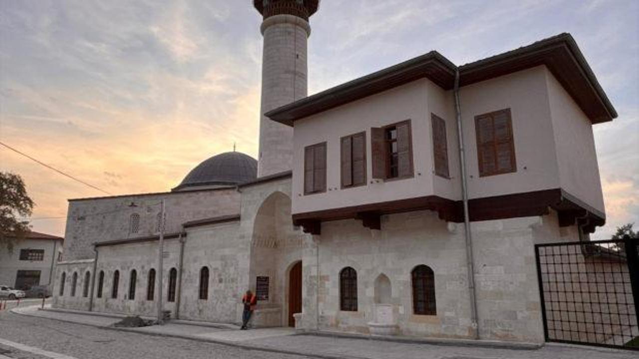 Anadolu'nun ilk camisi Habib-i Neccar küllerinden doğdu ve ilk cuma namazına hazırlanıyor