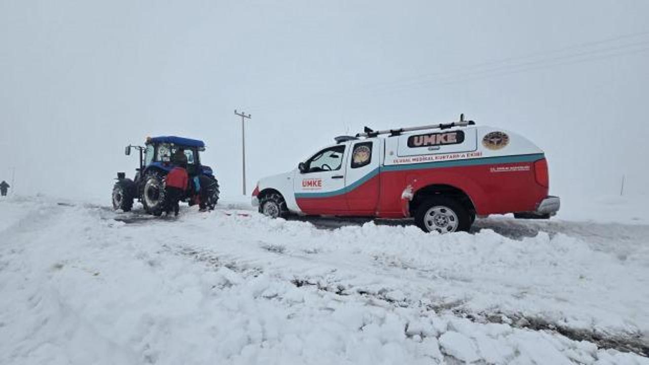 Diyarbakır'da yeni doğum yapan anneyi hastaneye UMKE ekipleri yetiştirdi