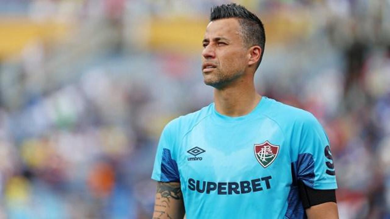 Futbol tarihinin en çok maça çıkan ismi Fabio'dan …