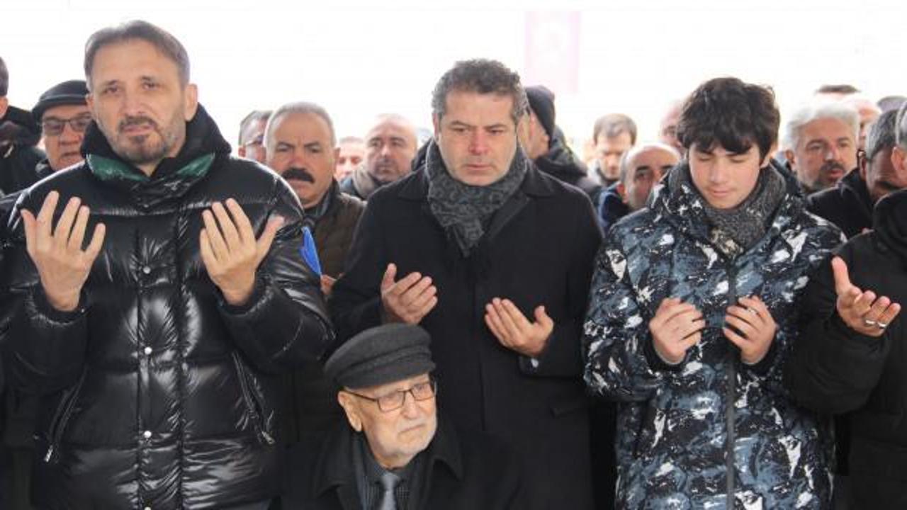 Gazeteci Cüneyt Özdemir’in annesi Çorum’da toprağa…