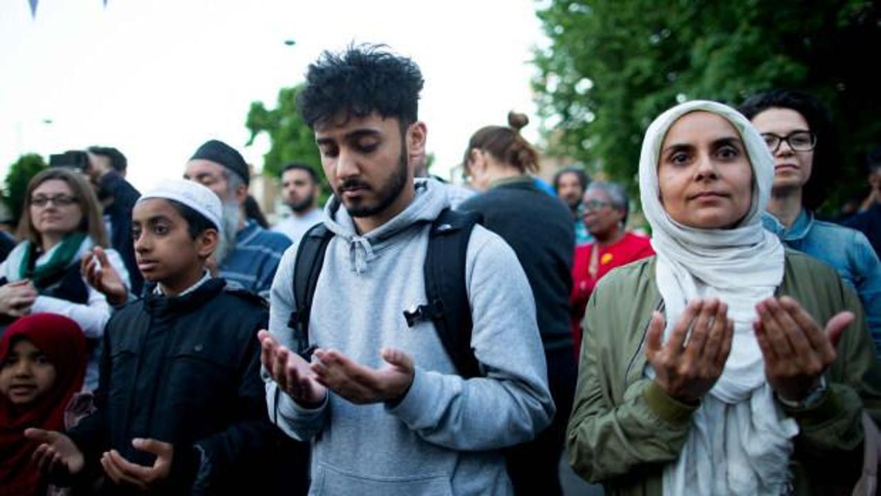 İngiltere'de Müslümanlar 'en cömert topluluk' oldu