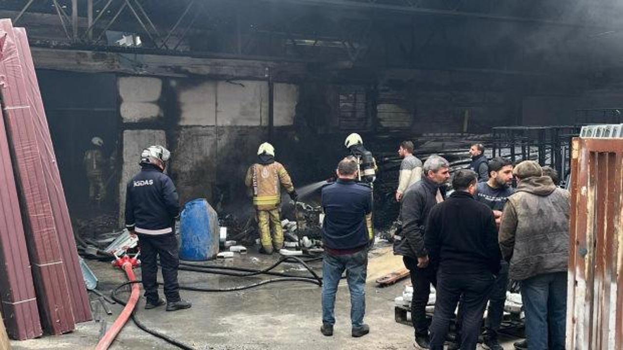 Sultanbeyli'de plastik imalathanesinde &ccedil;ıkan yangın b&uuml;y&uuml;k hasara yol a&ccedil;tı