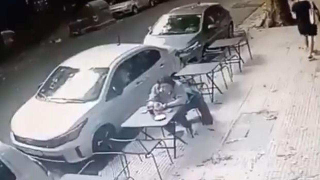 4. kattan kafede oturan adamın kafasına düştü! Mucize kurtuluş