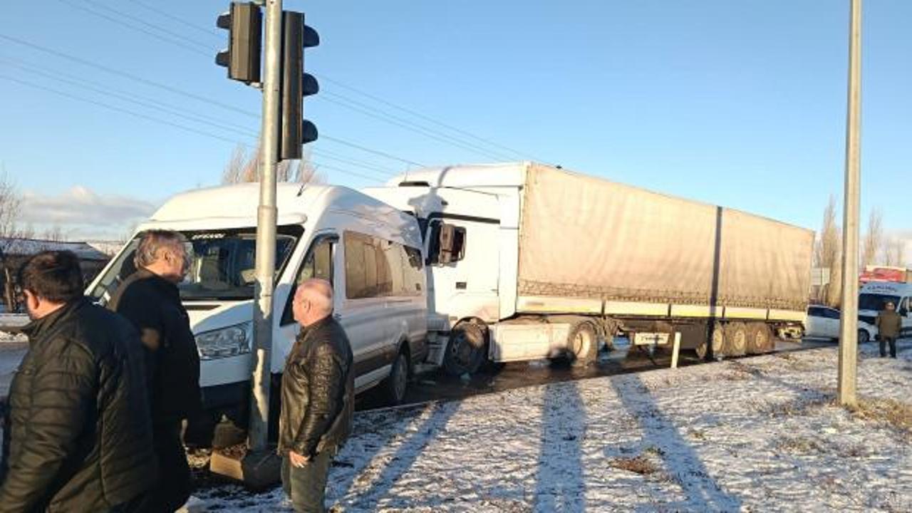 5 ara&ccedil; birbirine girdi: Tokat'ta korkutan kaza!