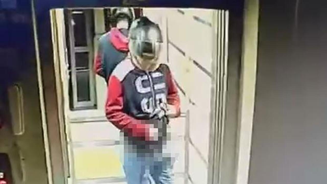 Asansöre idrarını yapıp çatıdaki kuşları çalan hırsız kamerada
