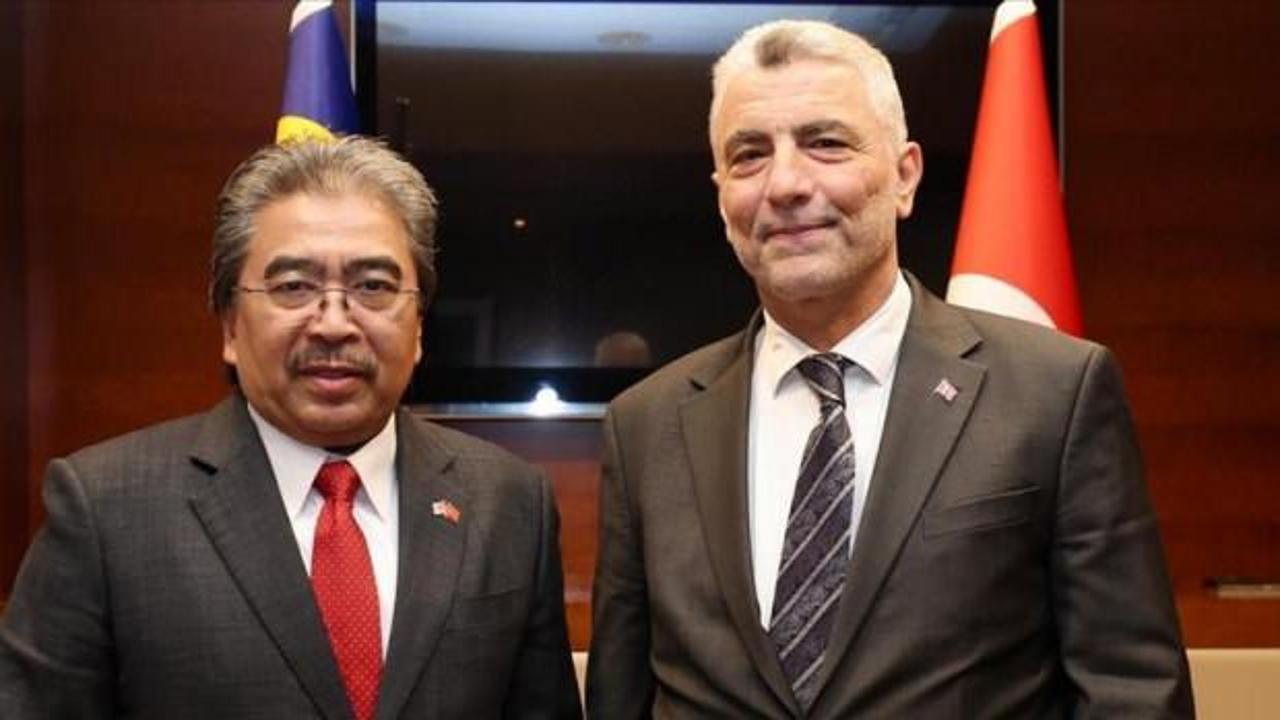 Bakan Bolat, Malezya Yatırım Ticaret ve Sanayi Bakanı Ghani ile görüştü