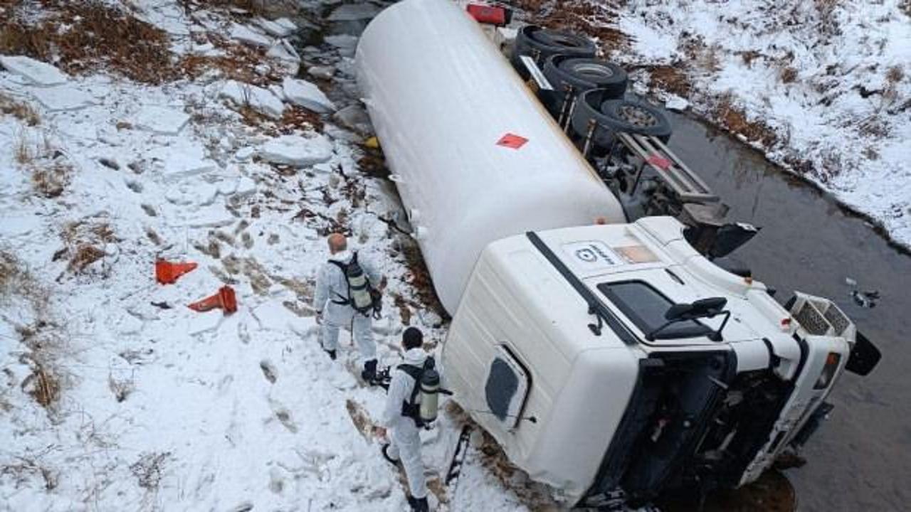 Faciadan d&ouml;n&uuml;ld&uuml;: LPG y&uuml;kl&uuml; tanker dere yatağına d&uuml;şt&uuml;