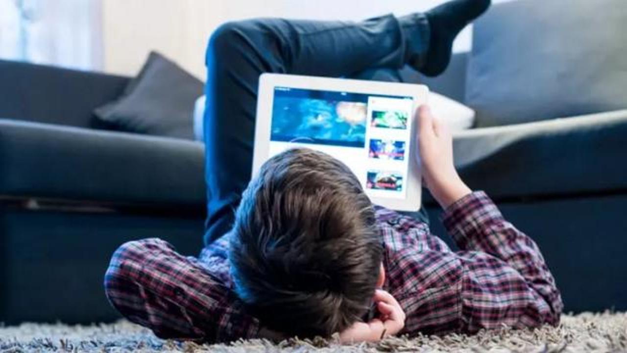 Fransa 15 yaş altına sosyal medya yasağına hazırlanıyor