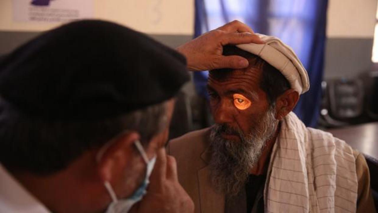 İHH 2025&rsquo;te 16 &uuml;lkede 17 bin 370 katarakt ameliyatı yaptı