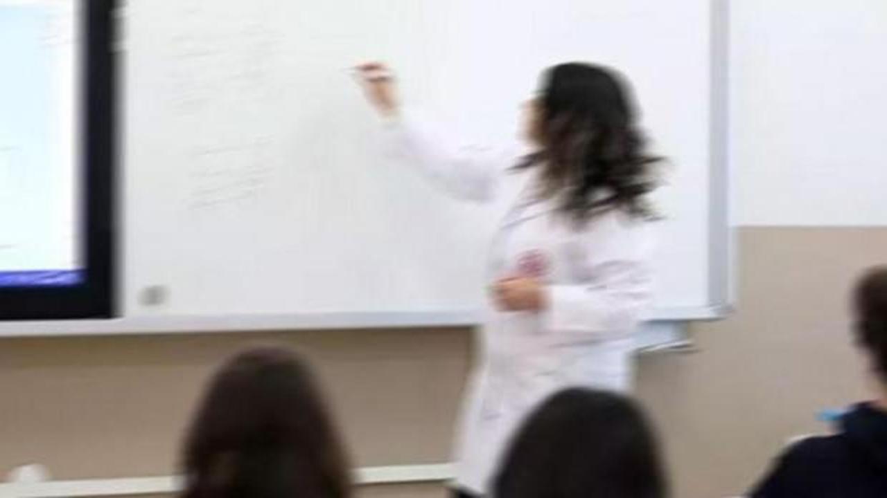 Öğretmen atama ve yer değiştirme yönetmeliği Resmi Gazete’de yayımlandı Öğretmen atama ve yer değiştirme yönetmeliği Resmi Gazete’de yayımlandı