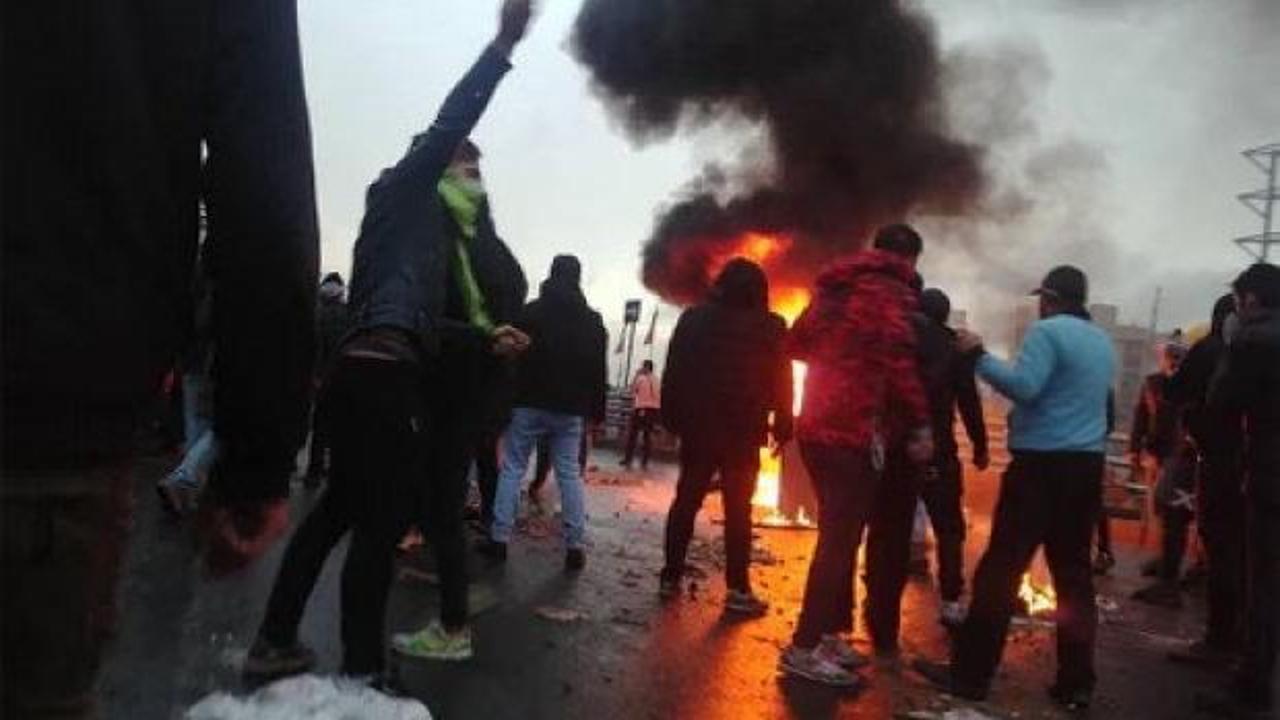 İran ordusundan göstericilere kararlılık mesajı