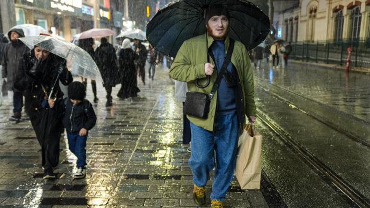 İstanbul'da kuvvetli yağmur ve şiddetli rüzgar etkili oluyor