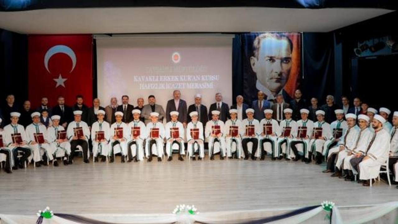 K&uuml;tahya'da 19 hafız icazet belgelerini aldı 