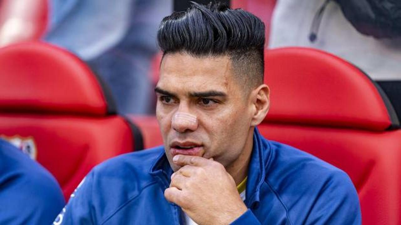 Radamel Falcao 39 yaşında futbola geri döndü: 16 kupalı takıma imza attı