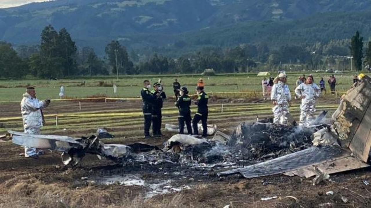 Ülkeyi sarsan kaza! Ünlü şarkıcının içinde bulunduğu uçak düştü: 6 ölü
